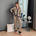 Miniatyrbilde 2 av 5: Dame Pyjamas Set V-hals Design Luksus Kryss Bokstav Trykk Nattøy Silke