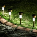 Miniatyrbilde 1 av 5: 4 Pakke Solcellelys Utendørs Sti, Solcelle Ganglys Utendørs, Hage Led-Lys for Landskap/Terrasse/Plen/Hage/Oppkjørsel-Kald Hvit (Rustfritt Stål)37*5.5 cm
