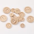 Miniatyrbilde 5 av 5: Tretre knapper, 140 stykker, håndlagde treknapper