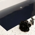 Miniatyrbilde 5 av 5: Gaveeske med 12 badesaltkuler som fukter tørr hud og er perfekt for boblebad