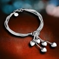 Miniatyrbilde 2 av 5: Fem tråds kjede stropp fem hjerte bangle armbånd i sterlingsølv