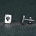 Miniatyrbilde 3 av 5: Rustfrie stål Biker Cockail Party Stud Ørepynt Enkle og kompakte Ess i ermet Ørepynt Poker Titan Stål Dame Ørepynt 2stk 8*6mm