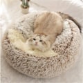 Miniatyrbilde 1 av 5: Rund Fluffy Katteseng - Myk Plysj - med Hetter - for Innendørs og Vinter - Sklisikker Sovepute - Maskinvaskbar - 50 cm