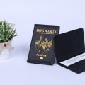 Miniatyrbilde 3 av 3: Harry Potter Passholder Hogwarts Svart