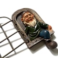 Miniatyrbillede 4 af 5: Haveovervæggen dværg vedhæng harpiks gnome håndværk ornament