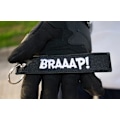 Pikkukuva 4 / 4: Moottoripyörän avaimenperä, Auton avaimenperä, Moottoripyörän avaimenperä, Alkuperäinen Braap kangasavaimenperä, Musta/Valkoinen