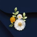 Miniatyrbilde 3 av 4: Kvinners Daisy Brosje, Hvit Blomster Brosje Elegant Skjerf Pin Kostyme