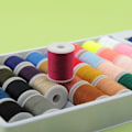Pikkukuva 2 / 5: Ompelulanka, 60 kpl ompelulankaa värien ompelulanka setti polyester ompelukone lanka kelat lanka ompeluun, saumureille