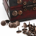 Miniatyrbillede 3 af 4: 100 stk. møbelpolstringssøm til vintage møbler
