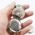 Miniatyrbillede 3 af 4: 10 stk. Runde Ventilationsgitter i Rustfrit Stål til Skab Køkkenskab Udstødningsgitter Ventilation Køkkenmøbler Sølv Hold Frisk Luft Inde i Skabet