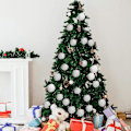 Miniatyrbilde 3 av 5: Pinecone Julekuler (4-pakning) - Store Hvite Glitrende Pinecone Julekuler med Snøre - Hvit Hengende Julepynt til Tre, Kranser,