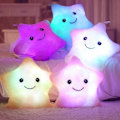 Miniatyrbilde 3 av 5: Led-stjerneputepute glødende Led-nattlys stjerneformet plysj