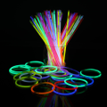 Miniatyrbilde 3 av 5: 100 Glow Sticks Bulk Party Favors - Halloween Glow in The Dark Fun Party Pac