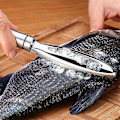 Miniatyrbillede 4 af 5: Køkkenudstyr Rustfrit Stål Fisk Skæl Skrabning Rivjern Hurtig Udløsning Fisk Rensning Skræller Fisk Ben Skrabning Værktøj