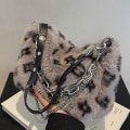 Miniatyrbild 1 av 4: Plush Väska Höst & Vinter Armhålsväska Hög Kvalitet Handväska Damernas Nya Mode Ins Axelväska White