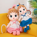 Miniatyrbild 5 av 5: Mjuk Babydocka Med Kläder, 15.7 Söt Trasdocka Ragdoll Plysch Fylld Leksak Med Hatt Kjol Handgjord Prinsessa Plysch Leksak Babyflickor Sovande Partnerdocka