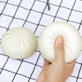 Miniatyrbillede 2 af 3: Dumpling Squishy Fidget Legetøj, Dumpling Stressbold Dampet Fyldt Bolle Klemme Stress Relief Legetøj, Dejbolde Squishy Dumpling (C)