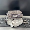 Miniatyrbild 4 av 4: för AirPods4 Diamantfodral Strass Bling Glitter Kristall Glänsande Sött för AirPods4 Skal för Flickor Kvinnor Lyxigt Läder (Svart) (C)