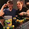Pikkukuva 3 / 5: Trash Dices -peli, jännittävä 2 pelaajan noppapeli juhliin (C)