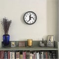 Miniatyrbild 5 av 5: Kreativa Väggklockor Tysta utan Tickande, Ministry Of Silly Walks Klocka Batteridriven Rund Kreativ Klockkonst för Sovrum Vardagsrum C