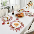 Miniatyrbillede 5 af 5: 6 par røde blomstrede udhulede dækkeservietter med matchende coasters, metalliske vinyl dækkeservietter skridsikre køkkenbordsmåtter til juleferien