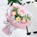 Miniatyrbillede 2 af 5: Hæklet Blomsterbuket Rose Håndvævet Buket Bordpynt Alsidig Ornament Strikkede Blomster Kunstige Blomster Buket Style 2