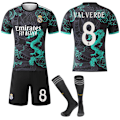 Miniatyrbillede 1 af 2: 25-26 Real Madrid CF Sort Grøn Farve Special Edition NO.8 VALVERDE Sæt med Trøjer Børn Voksen Fodboldudstyr med Sokker NO.8 20