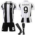 Miniatyrbilde 1 av 2: Juventus F.C. Hjemmefotballtrøyer for Barn og Voksne - Størrelser 24-25 NO.9 VLAHOVIC 28
