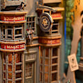 Pikkukuva 3 / 5: Robotime Rolife DIY Kirjakulma Japanilainen Sakura Densya In Books -sarjassa Puinen Miniatyyritalo Kalusteilla Nukkekodin Rakennussarja Leikki JB Tgb01 sakura densya