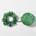 Miniatyrbillede 2 af 5: Drikkedæks-Scrunchie - Den Genanvendelige Drikkevare-Spikning Forebyggelses-Scrunchie Som Set I Shark Tank Til Kvinder rainbow