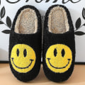 Pikkukuva 1 / 5: Retro Hymyilevä Pehmeä Plussi Mukava Lämmin Slip-on Tossut Sopii Pareille Talven Lämpimään Sisätilojen Tarjontaan -ES 39-40 Black