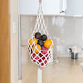 Pikkukuva 2 / 5: Makrame-hedelmäkori - Boho-kori perunoiden ja hedelmien säilytykseen - Boho-seinäkoriste