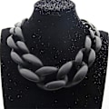 Miniatyrbillede 1 af 2: Håndlavet mode akryl vedhæng halskæde harpiks spænde kæde hip hop sweater dekoration chunky choker (sort)