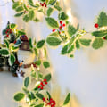 Miniatyrbillede 2 af 6: Belyst Jule-Rattan Dekoration med Røde Bær Batteridrevet til Soveværelse Fest Bryllup Jul Thanksgiving Dekoration