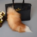 Pikkukuva 2 / 5: Fluffy Sunny Fox Tail Avaimenperä Käsilaukku Tarvike Avaimenperä Sormus Koukku Tupsut Avainlaukku Käsilaukku Reput (4)