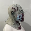 Pikkukuva 5 / 5: Kauhurekvisiitta Riippuva Life Size Latex Bloody Capitation Evil Head Haunted House Halloween Party (M, Women Black)