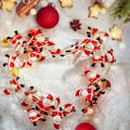 Miniatyrbilde 4 av 5: Julelys med julepynt i form av julenissen