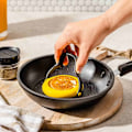 Miniatyrbild 5 av 6: 3-i-1 Silikonäggringar, 10 cm, 360° Äggvändare, Non-Stick, Stekt Ägg, Pannkaka, Andra Bakformar