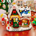 Miniatyrbillede 4 af 6: Snedækket Julehus med Julemanden og Slæde, Festlige Byggeklodser, Ideel Julegave til Børn, Voksne, Teenagere, Halloween/Julegave