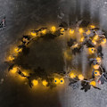 Miniatyrbilde 3 av 5: Halloween svart lønneblad øyeeple LED lysstreng spøkelsesfestival atmosfære layout dekorative lys lykter