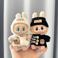 Miniatyrbild 2 av 6: Kläder för 15-17 cm v1v2 Labubu, outfit Labubu Sittande Party Bear, Etikett, Halsduk, Hatt, Väska, Docktillbehör, Söt Dekoration Brown 1 Set no doll