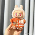Miniatyrbild 1 av 6: Kläder för 15-17 cm v1v2 Labubu, outfit Labubu Sittande Party Bear, Etikett, Halsduk, Hatt, Väska, Docktillbehör, Söt Dekoration Orange Sweater no doll