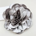 Miniatyrbillede 8 af 8: Stor Blomst Brosche Mode Fransk Badge Satin Dekorativ Nål White