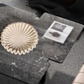 Miniatyrbillede 4 af 6: Personlig Fluted Dekorativ Skål Høj Samlingsværdi Udsøgt Skålformet Kunstobjekt til Stuen Small size