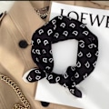 Miniatyrbilde 1 av 3: Sjal for kvinner, silke, lyse farger Letter D in black