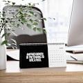 Pikkukuva 3 / 4: Luovasti Uusi 2025 Sh*t I Want To Say At Work -Kalenteri