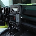 Miniatyrbillede 2 af 5: Multifunktionelt beslag til Suzuki Jimny JB74 mobiltelefonholder fastgjort til Suzuki Jimny 2019-2021