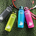 Miniatyrbild 2 av 2: JUSCH Stor kapacitet kopp bärbar frostad transparent rymdkopp stor utomhus sport vattenkopp vattenkokare grå transparent 1000ml(WZ2013),QINWEI-486