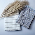 Miniatyrbillede 2 af 5: Mikrofiber Viskestykker - Pakke med 8 (stribet design i grå og hvide farver) - Bløde, super absorberende og fnugfri køkkenrulle, 45 x 65 cm