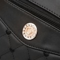 Miniatyrbillede 3 af 8: Efterårs-Vinter Kvinders PU Læder Skuldertaske Broderet Kærlighedsmønstre Enkelt Skulder Spandtaske til Daglig Brug Rejse Sort